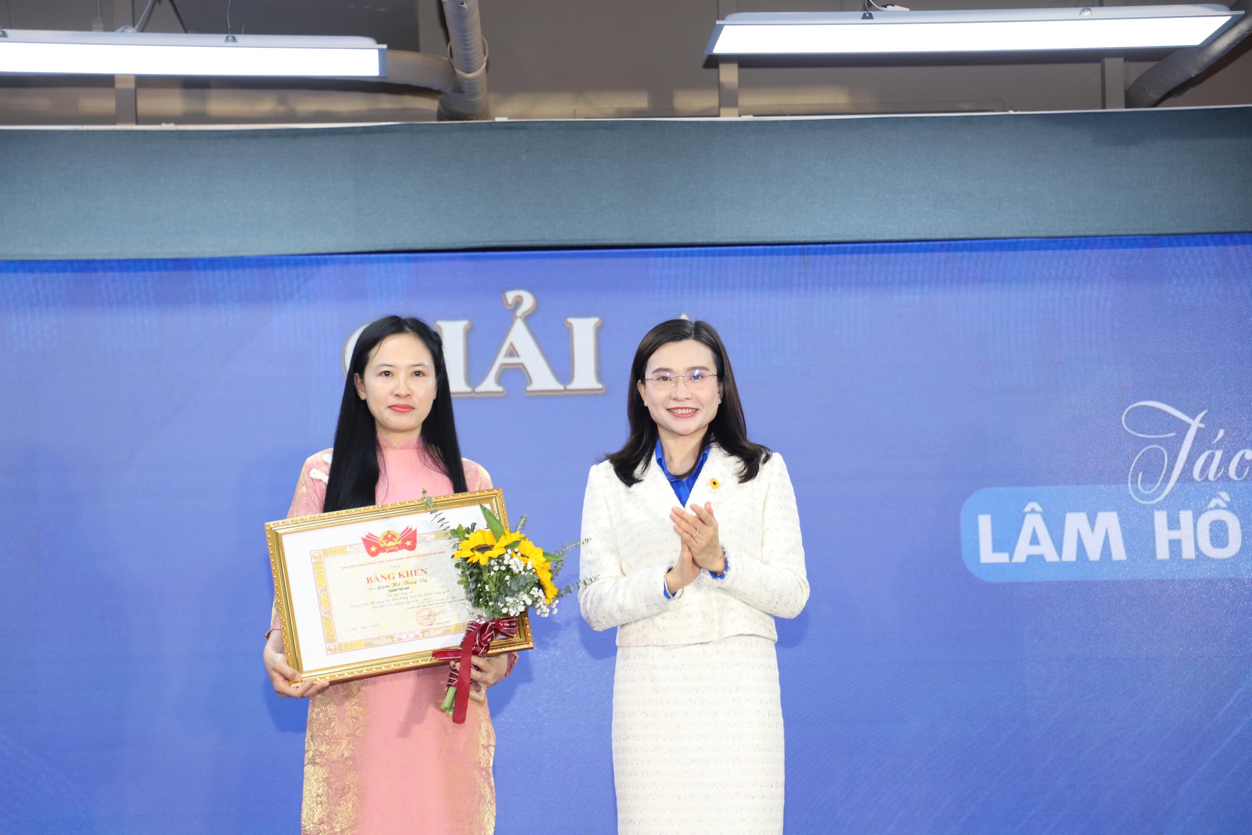 Logo Đại hội Đoàn toàn quốc lấy cảm hứng từ vi mạch điện tử đoạt giải đặc biệt - Ảnh 3.