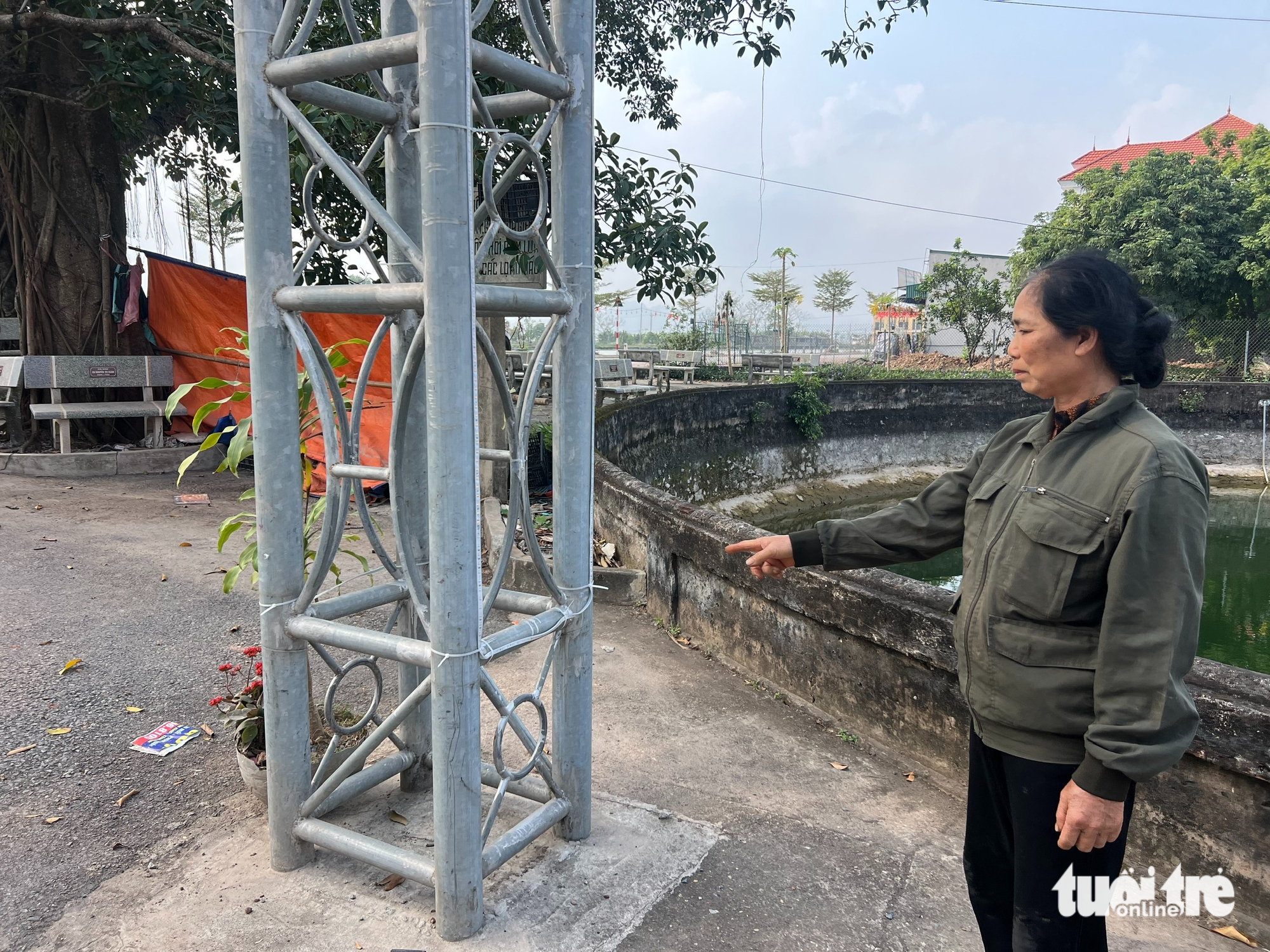 Cổng chào dựng trái phép giữa nút giao ở Hà Nội, người dân khởi kiện chính quyền xã - Ảnh 4.