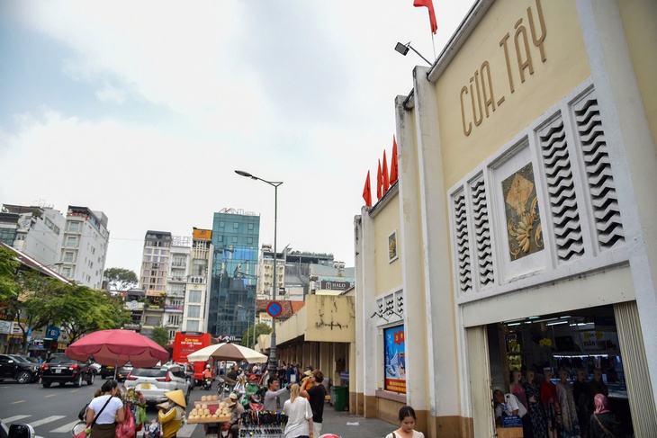 1770211971 898 UBND TPHCM Cho Ben Thanh ho Con Rua chinh trang