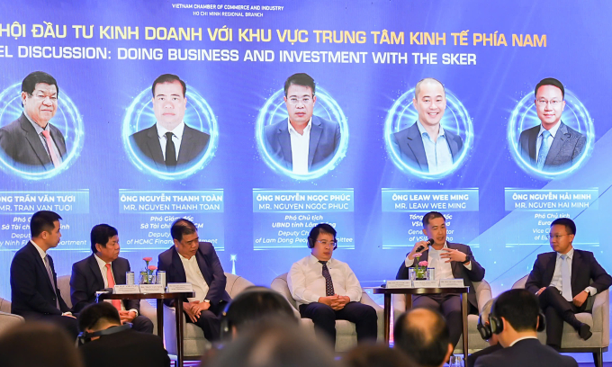 Các chuyên gia trao đổi tại diễn đàn chiều 4/2. Ảnh: VCCI