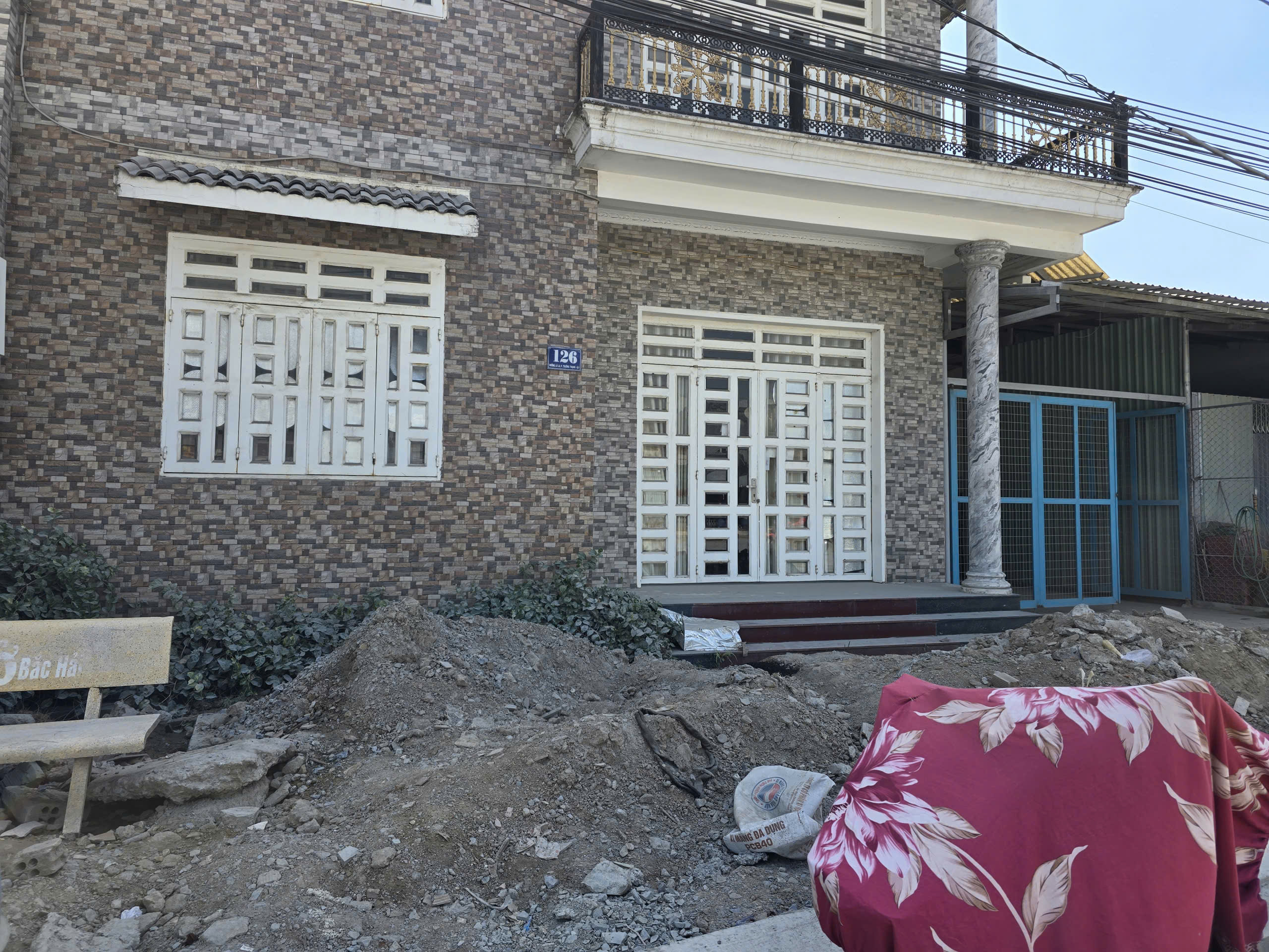 Thi công đường Lò Lu gây bụi mù, người dân “ăn cơm cùng bụi” suốt nhiều tháng - Ảnh 7.