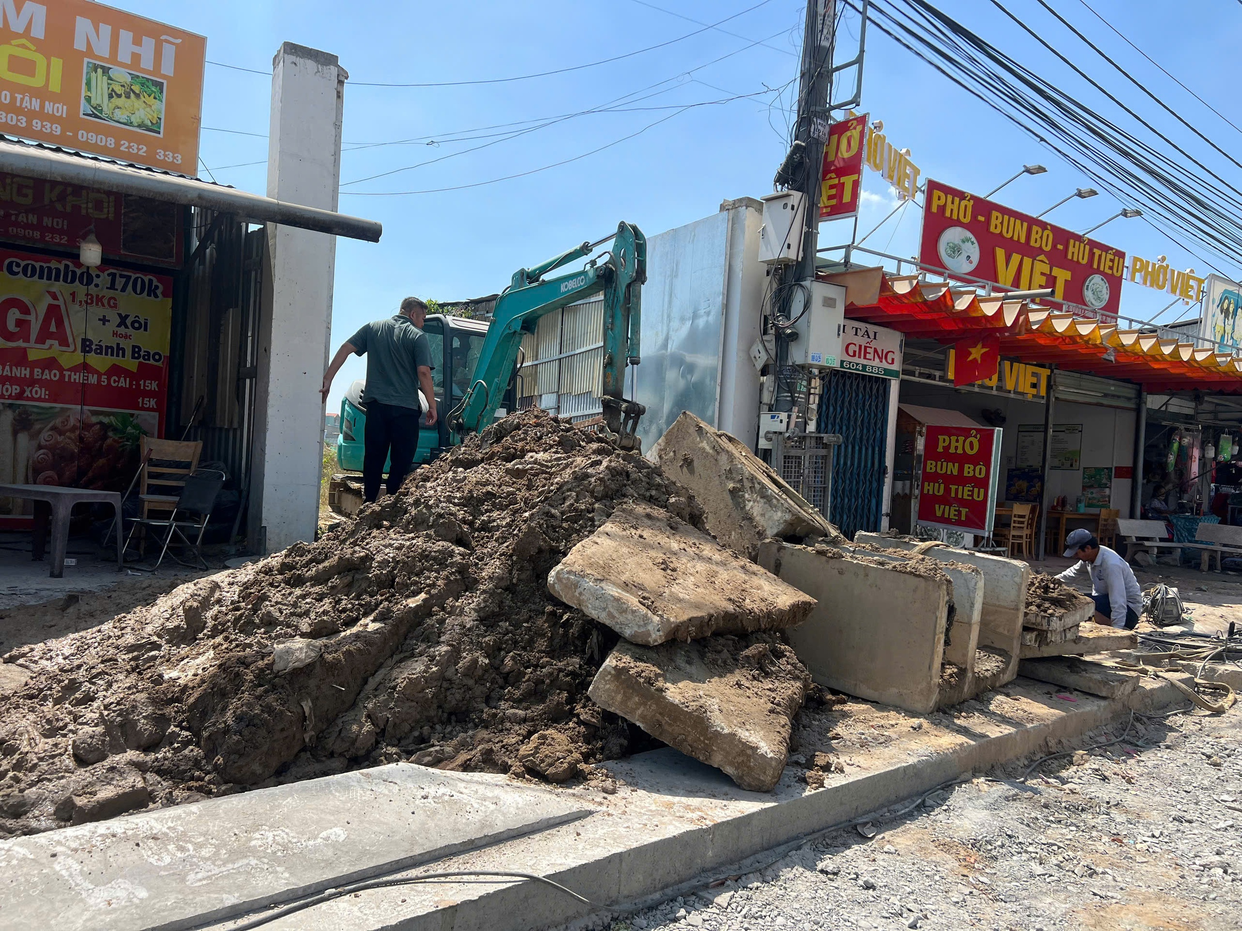 Thi công đường Lò Lu gây bụi mù, người dân “ăn cơm cùng bụi” suốt nhiều tháng - Ảnh 20.