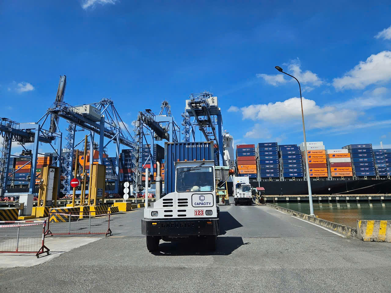 Hỏa tốc tháo gỡ ùn tắc hàng nhập khẩu ở cảng- Ảnh 4.