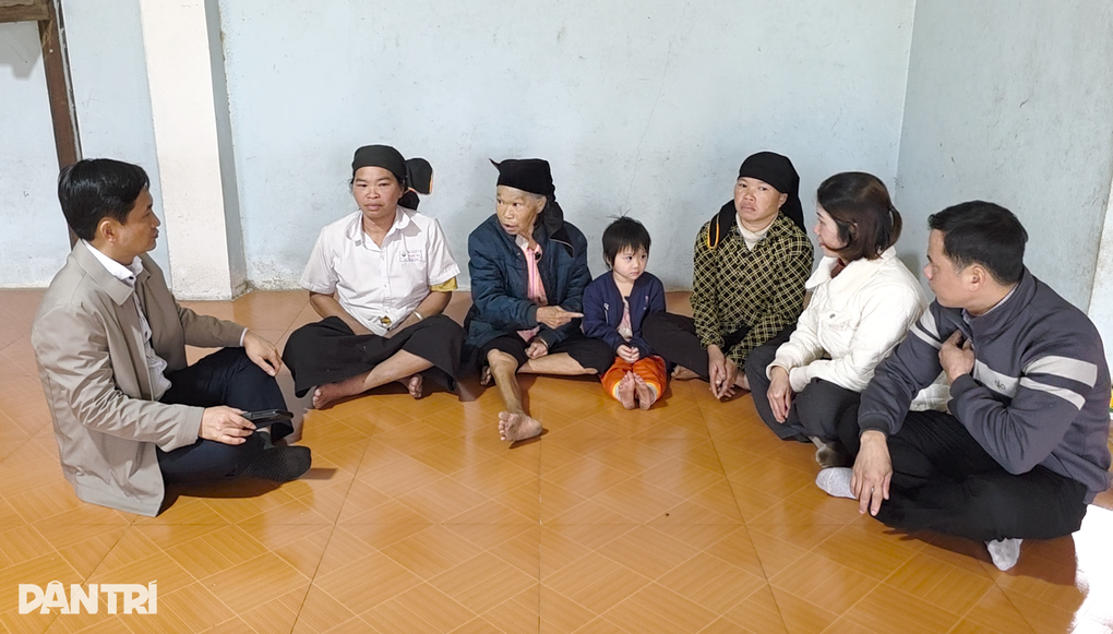 Mẹ già bệnh tật gồng gánh 2 con gái mù lòa và cháu ngoại thơ dại - 4