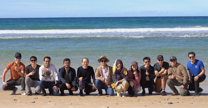 Giang (áo hồng) và các thành viên trong lab tại Australia. Ảnh: Nhân vật cung cấp