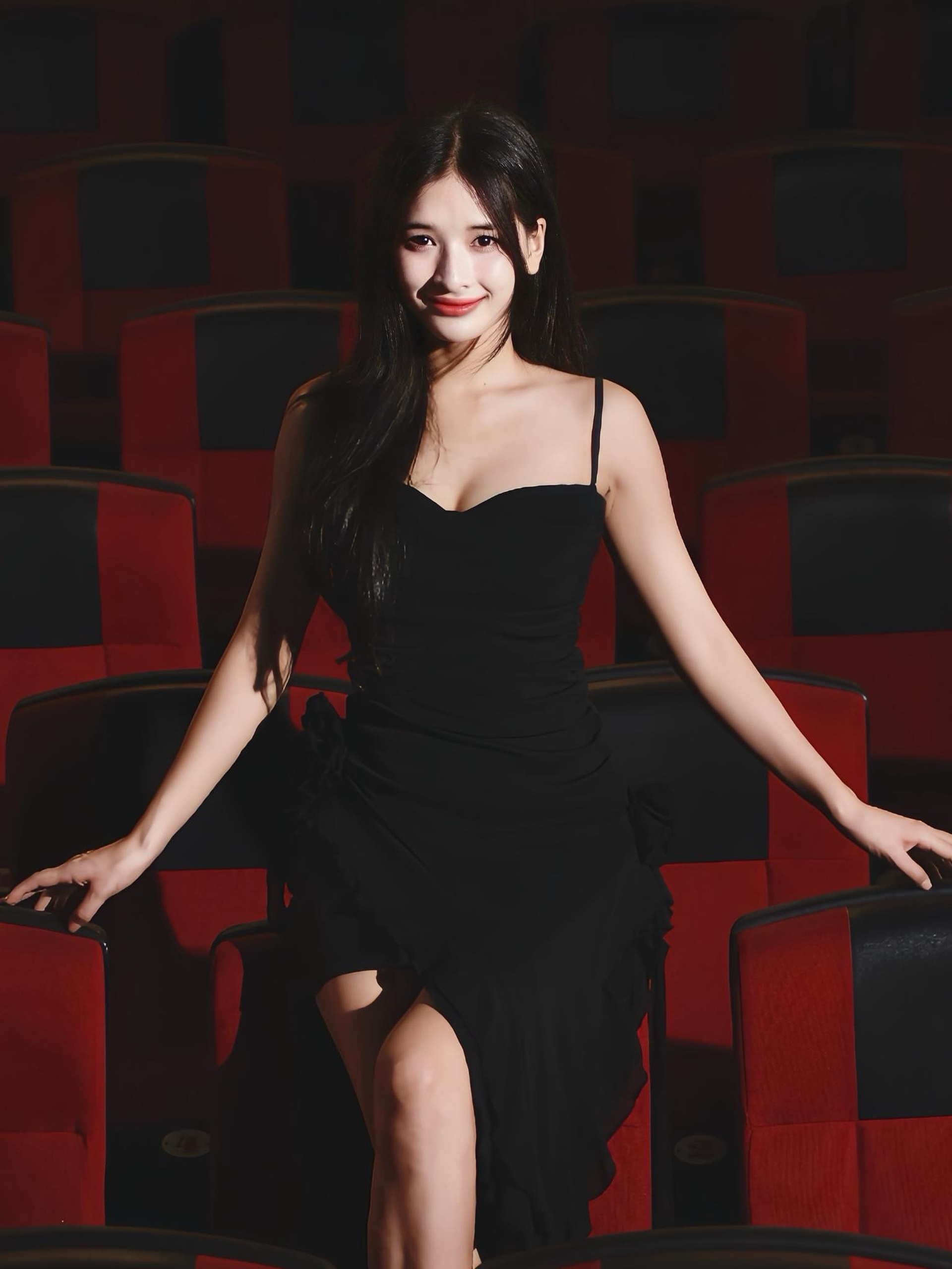 Sắc vóc xinh đẹp, gợi cảm của người tình màn ảnh kém Thanh Sơn 9 tuổi - 7