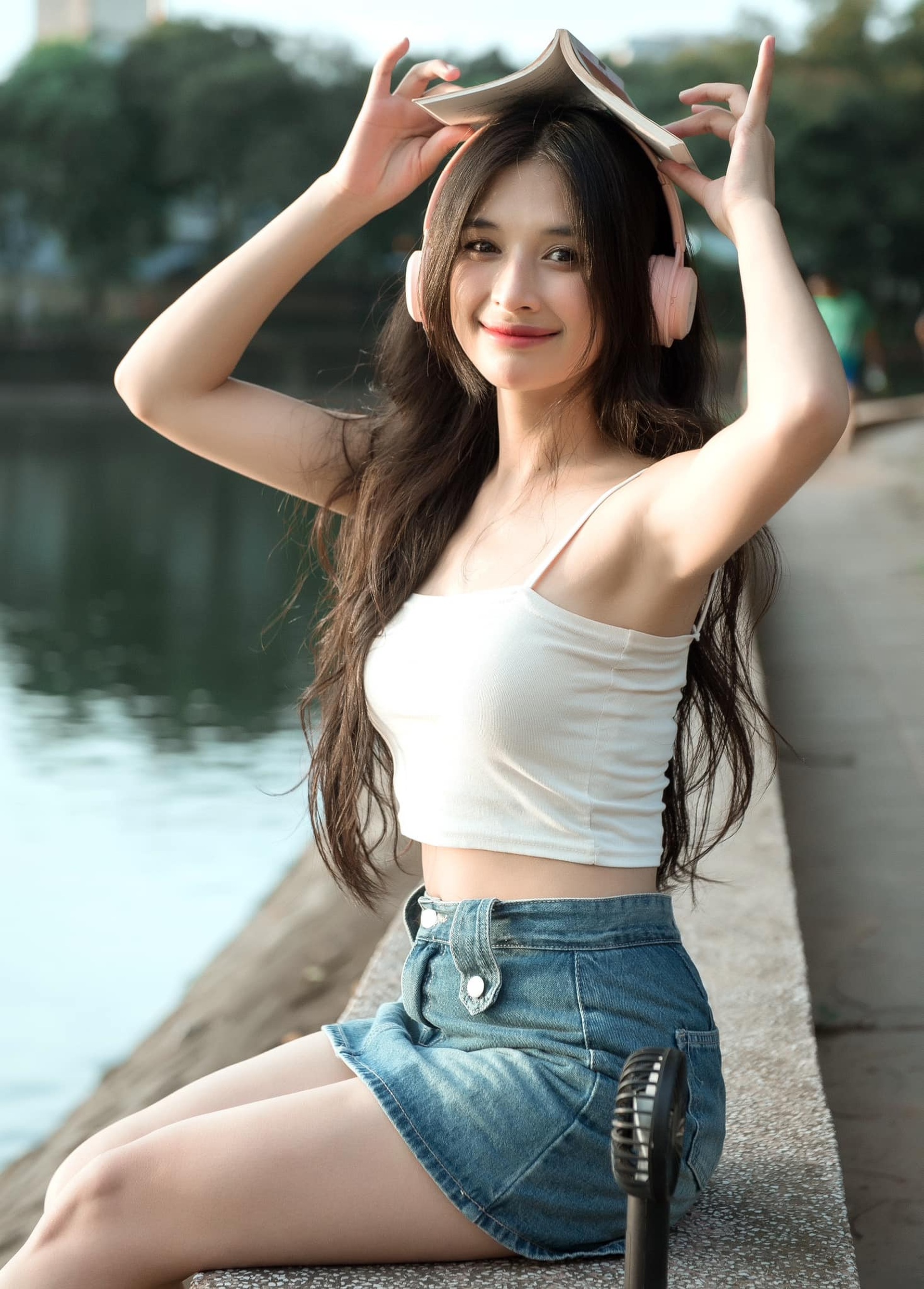 Sắc vóc xinh đẹp, gợi cảm của người tình màn ảnh kém Thanh Sơn 9 tuổi - 11