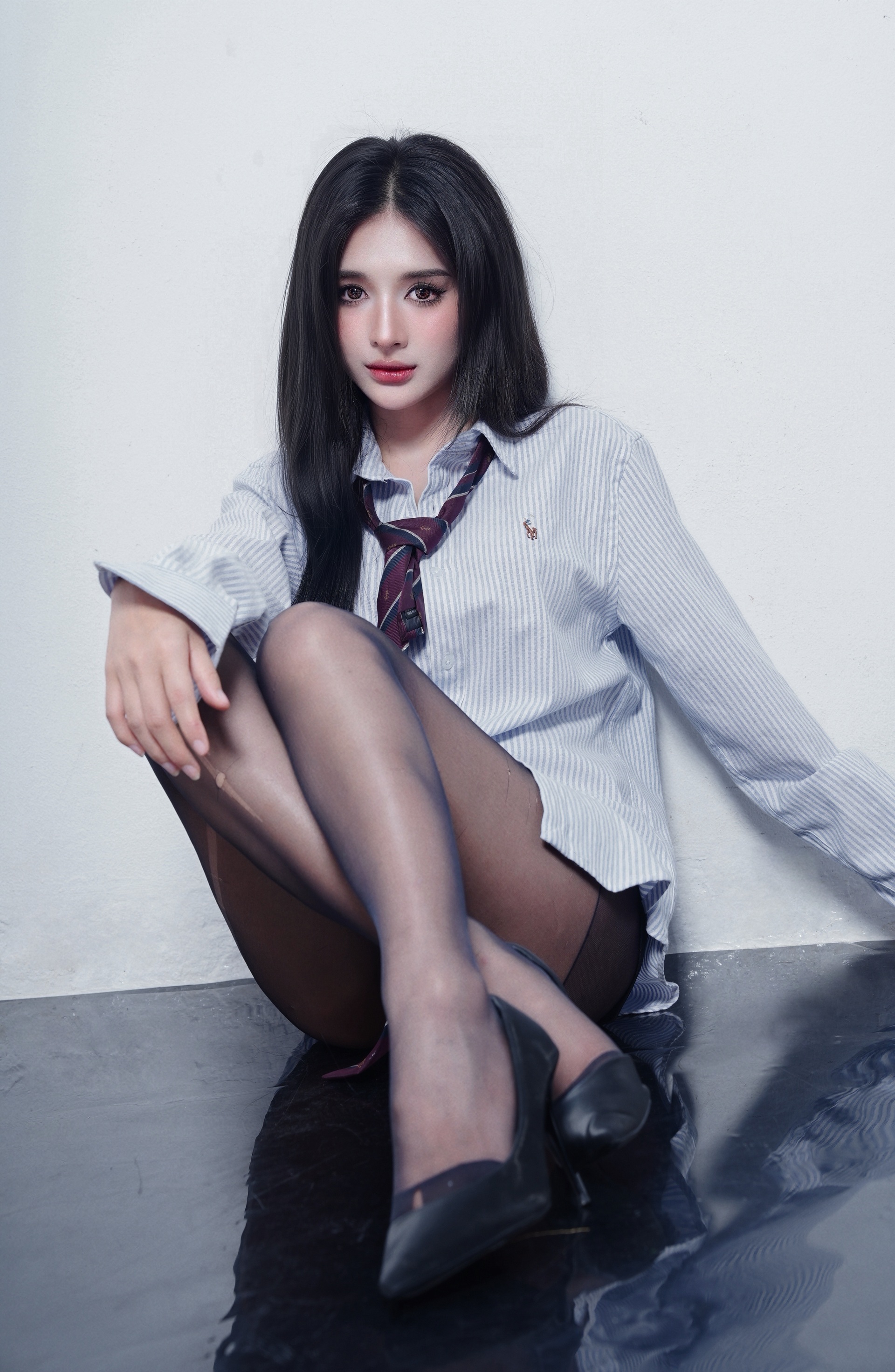 Sắc vóc xinh đẹp, gợi cảm của người tình màn ảnh kém Thanh Sơn 9 tuổi - 12