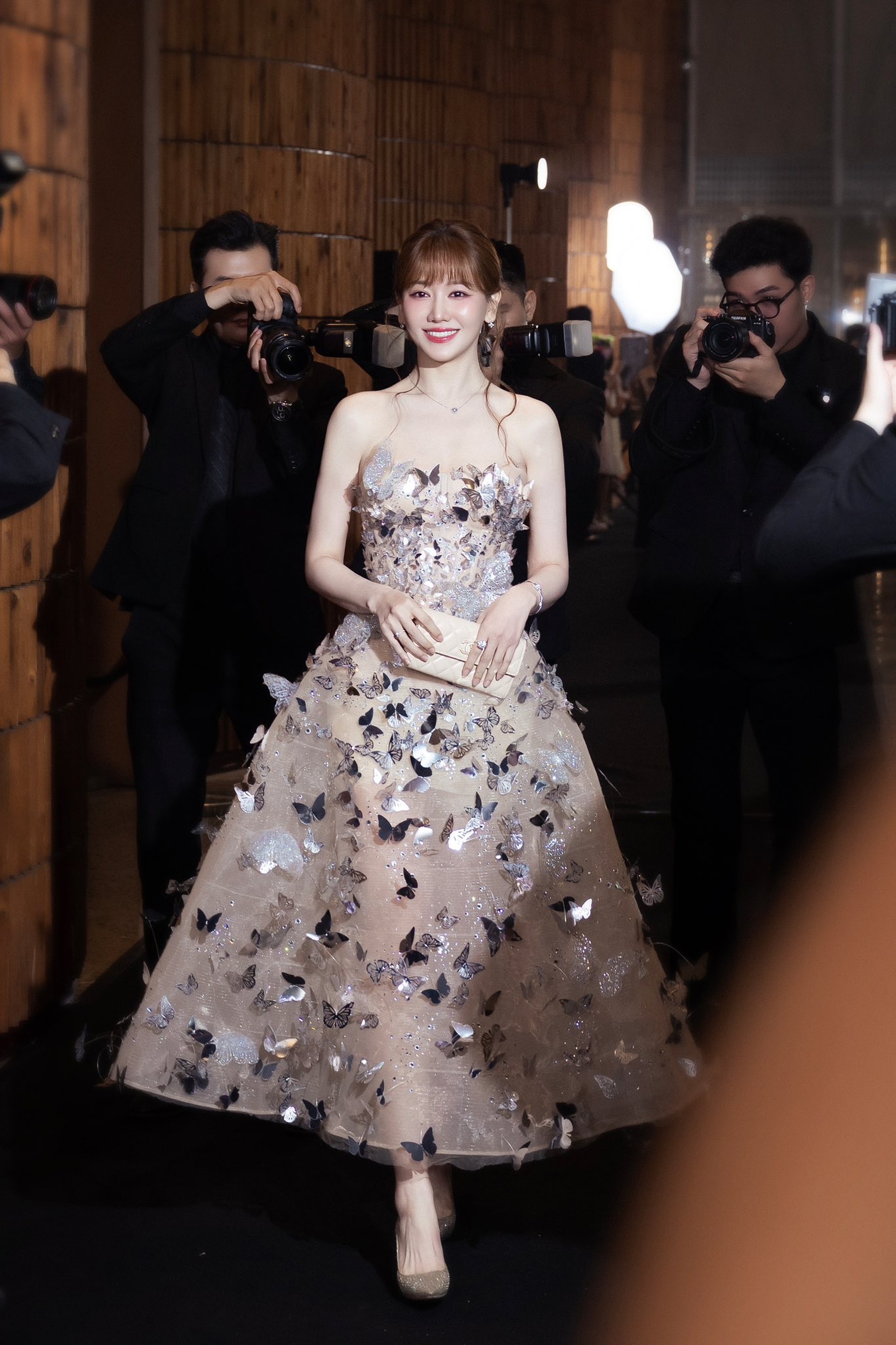 Hari Won tuổi 41 vượt ung thư, khoảnh khắc tình tứ bên Trấn Thành gây chú ý - 12