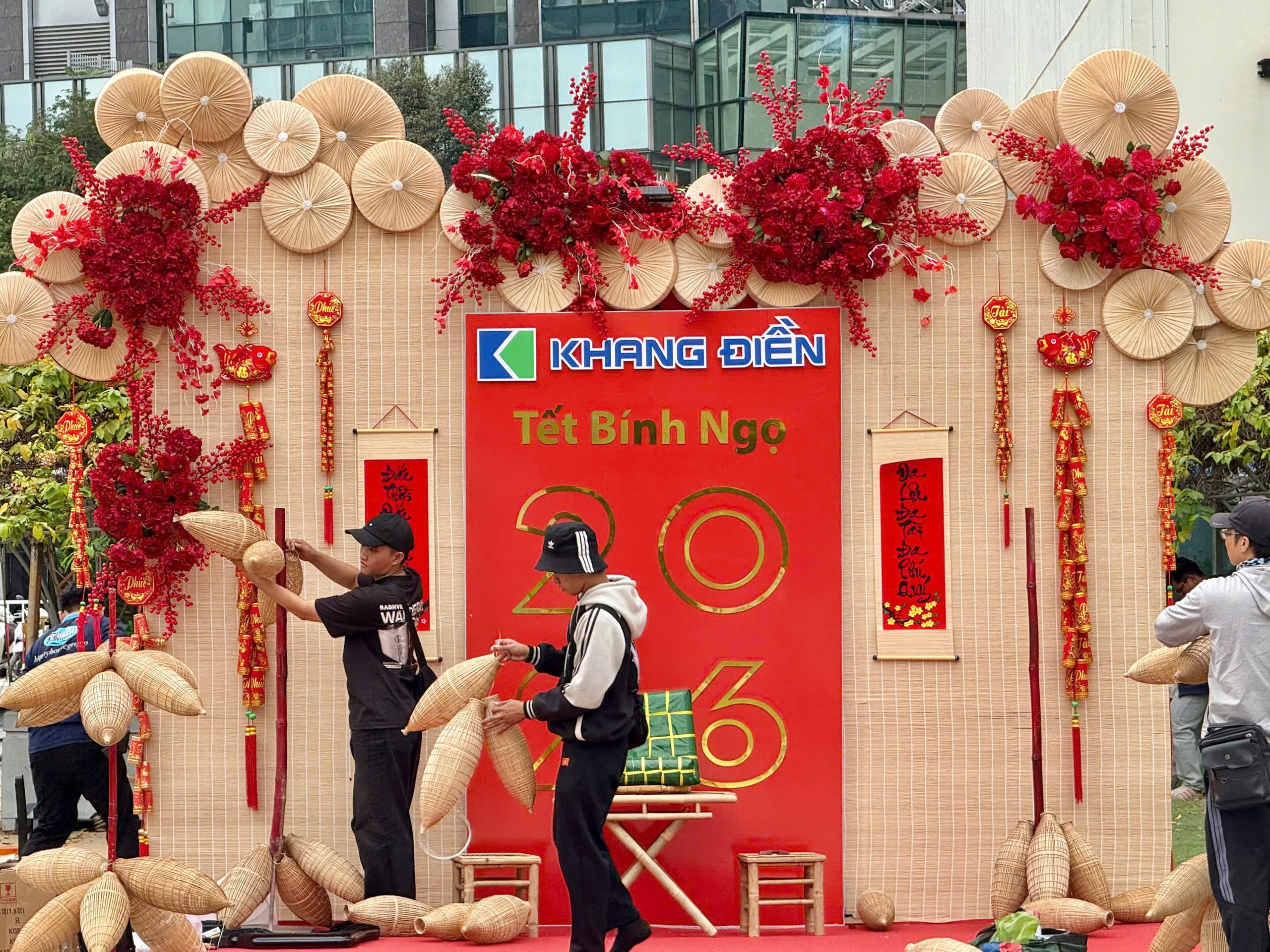 Nhiều công trình chỉnh trang đô thị bắt đầu mở cửa, TPHCM tràn ngập sắc xuân - Ảnh 8.