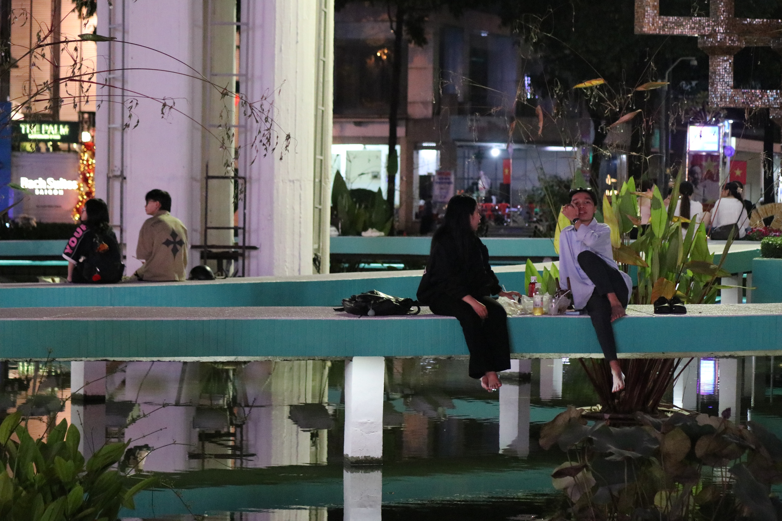 Nhiều công trình chỉnh trang đô thị bắt đầu mở cửa, TPHCM tràn ngập sắc xuân - Ảnh 27.