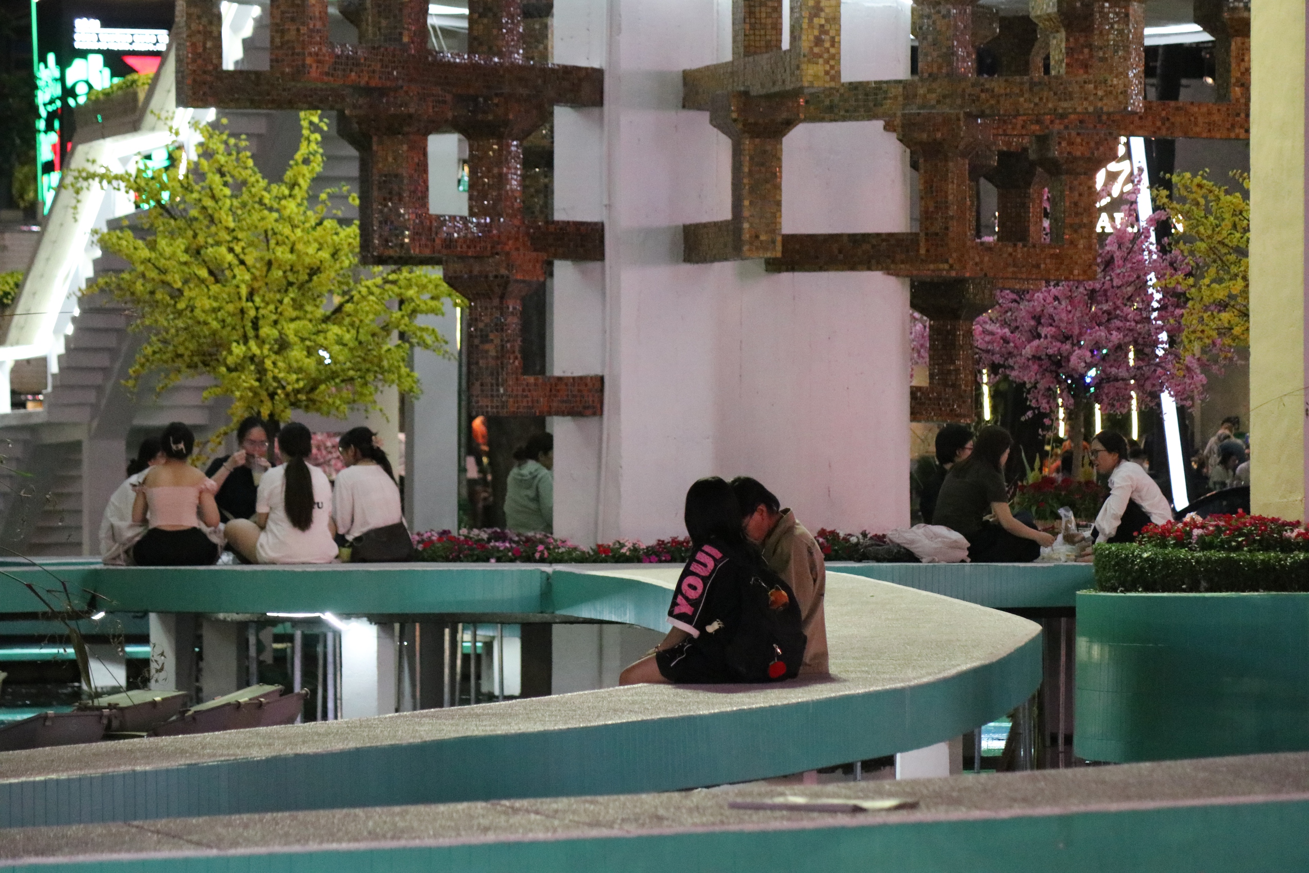 Nhiều công trình chỉnh trang đô thị bắt đầu mở cửa, TPHCM tràn ngập sắc xuân - Ảnh 29.