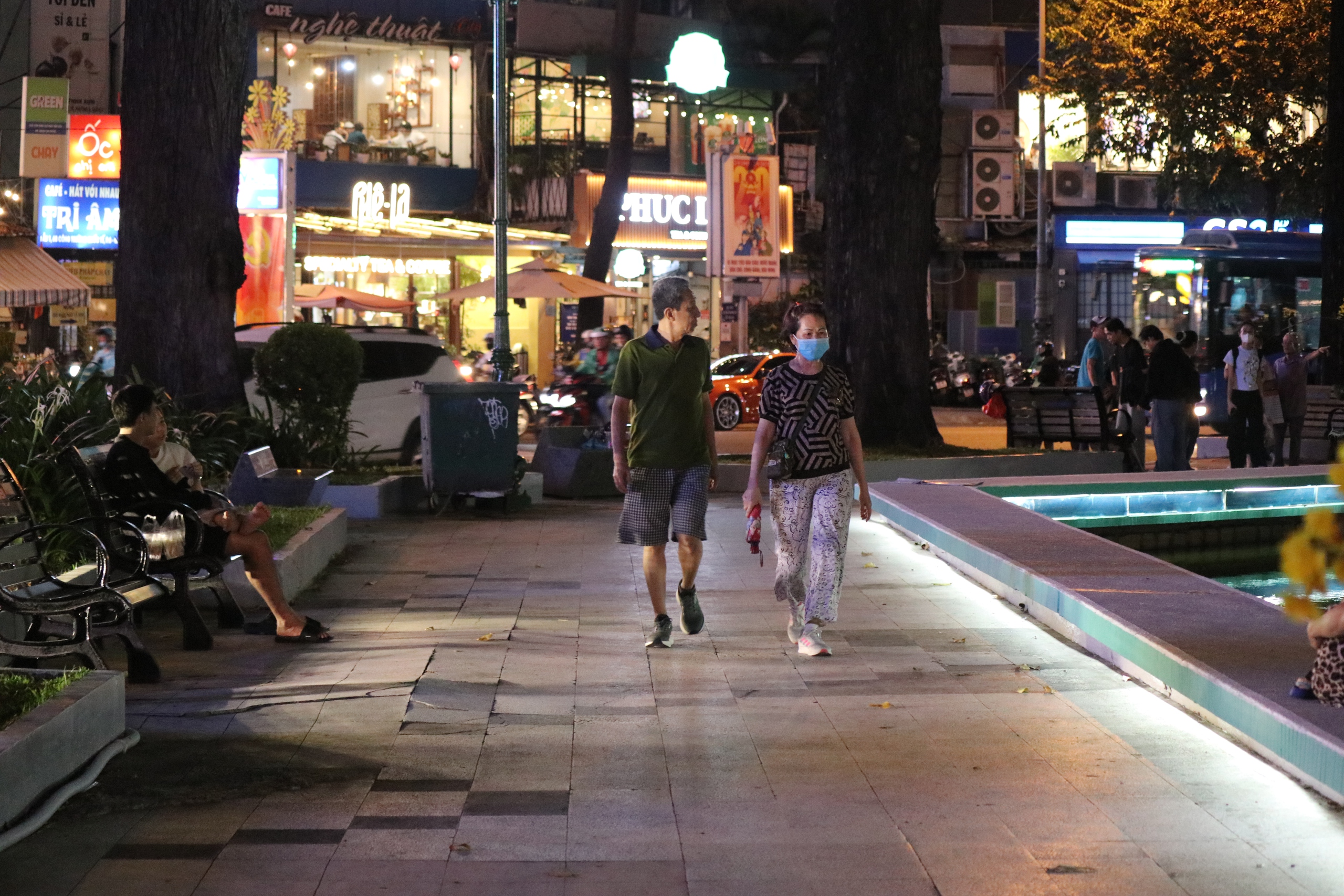 Nhiều công trình chỉnh trang đô thị bắt đầu mở cửa, TPHCM tràn ngập sắc xuân - Ảnh 30.