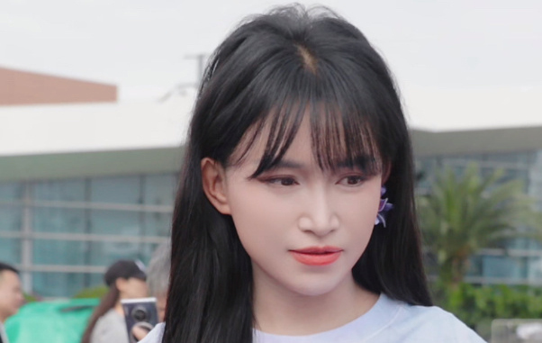 Lý Tử Thất tự làm hoa tai để phối trang phục