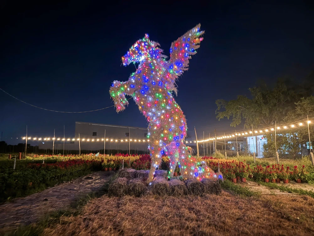 linh vật ngựa (1).jpg