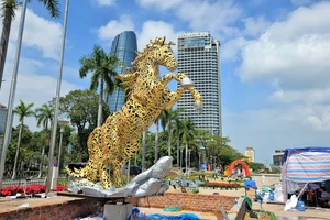 Linh vật ngựa độc đáo ghép từ tên 94 xã, phường, đặc khu ở Đà Nẵng