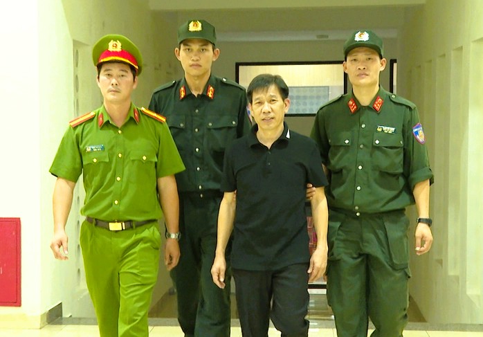 Môi giới hối lộ, trùm giang hồ Mạnh 