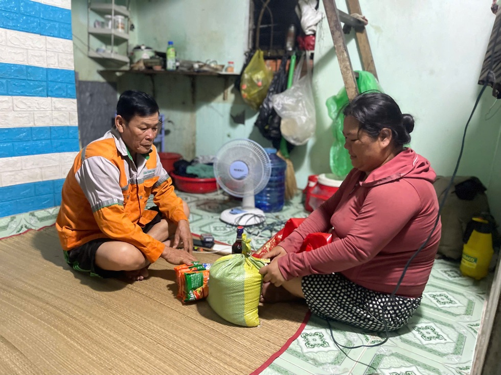 Tiền về quê bằng mấy tháng lương, công nhân nghèo ngậm ngùi đón Tết xa nhà - 3