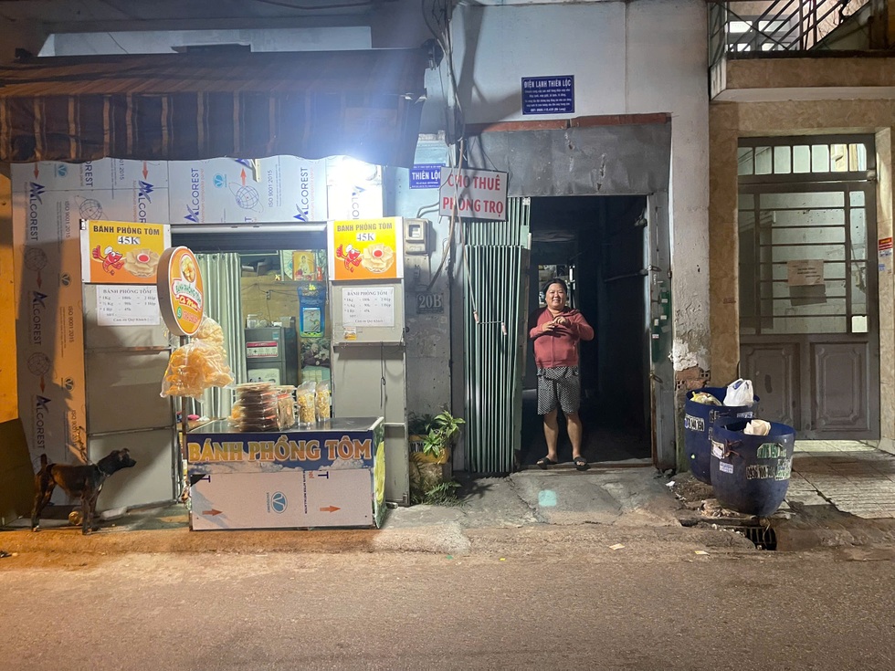 Tiền về quê bằng mấy tháng lương, công nhân nghèo ngậm ngùi đón Tết xa nhà - 4