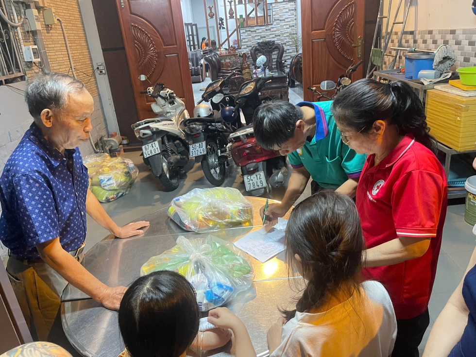 Tiền về quê bằng mấy tháng lương, công nhân nghèo ngậm ngùi đón Tết xa nhà - 8