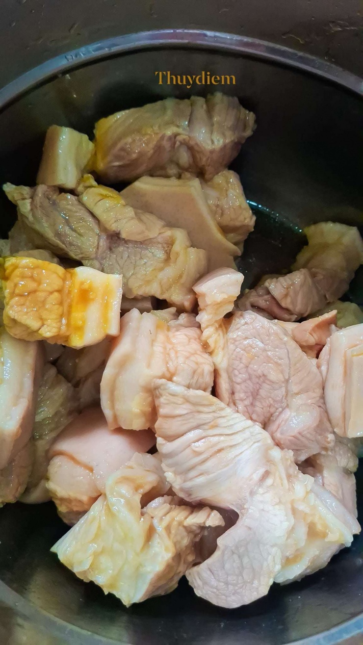 Dùng loại lá này nấu món thịt kho trứng để màu đẹp, nước trong, thơm ngon chuẩn vị ngày Tết - 2