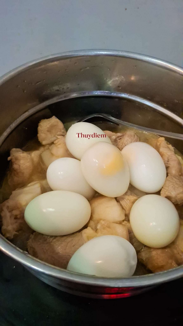 Dùng loại lá này nấu món thịt kho trứng để màu đẹp, nước trong, thơm ngon chuẩn vị ngày Tết - 5