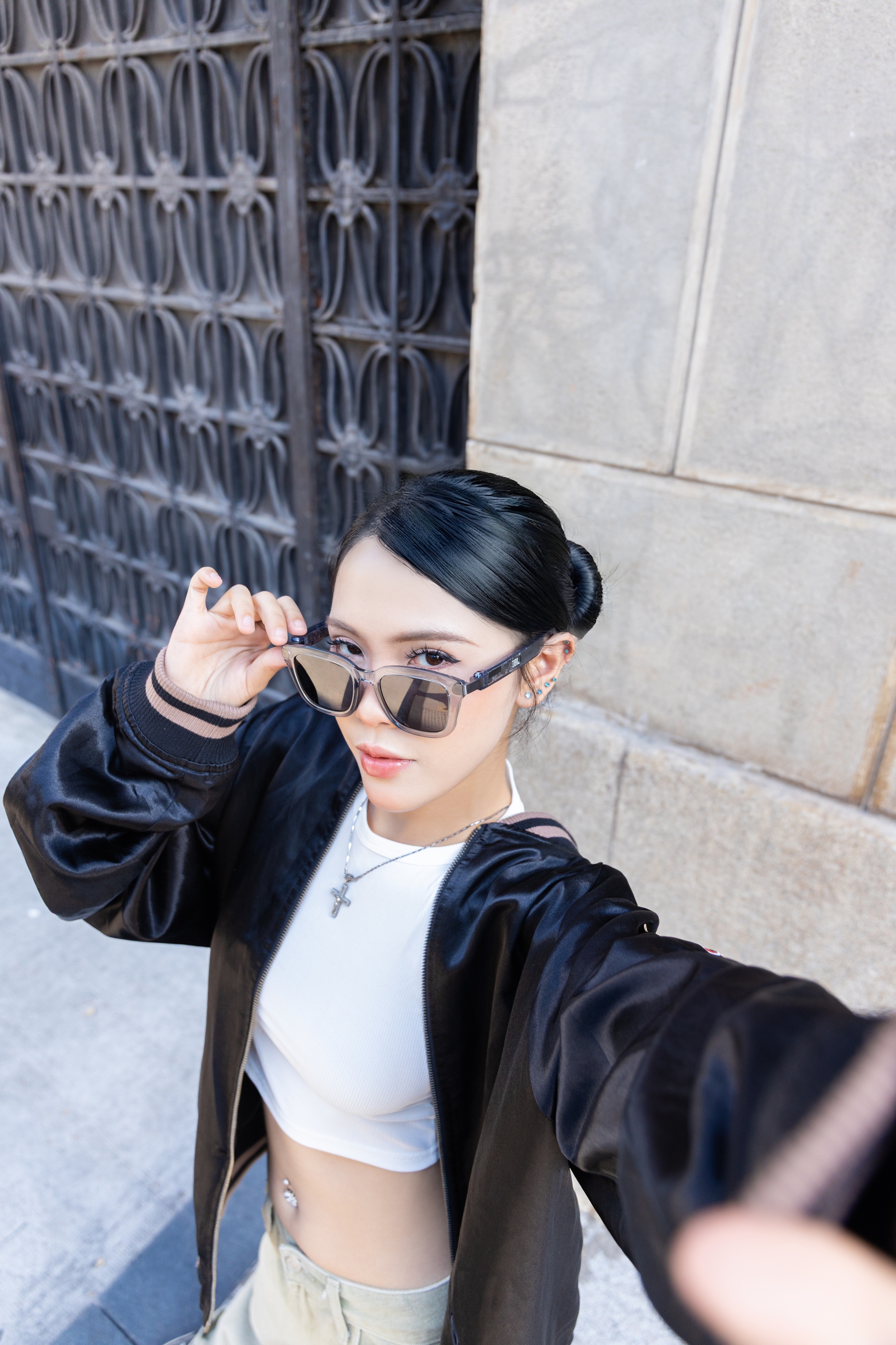 JBL Soundgear Frames: Một chiếc kính đẹp đủ để lên đồ, đeo lên là có nhạc, chuẩn phụ kiện bật mood cá tính- Ảnh 9.