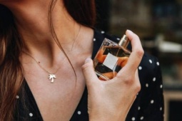 6 mẹo giúp giữ hương nước hoa thơm lâu