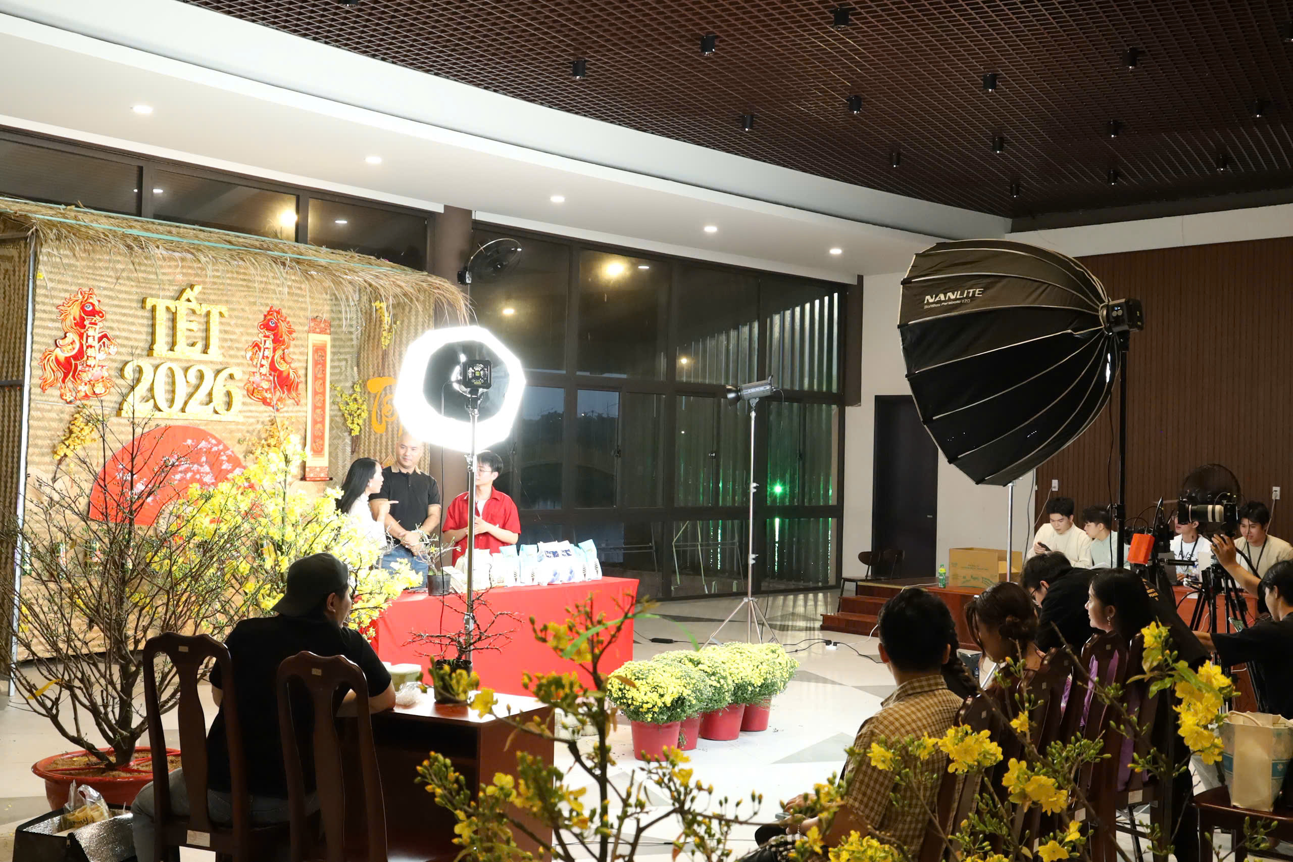 Một địa phương tại TPHCM “lên sóng” bán mai vàng hỗ trợ nông dân - Ảnh 6.