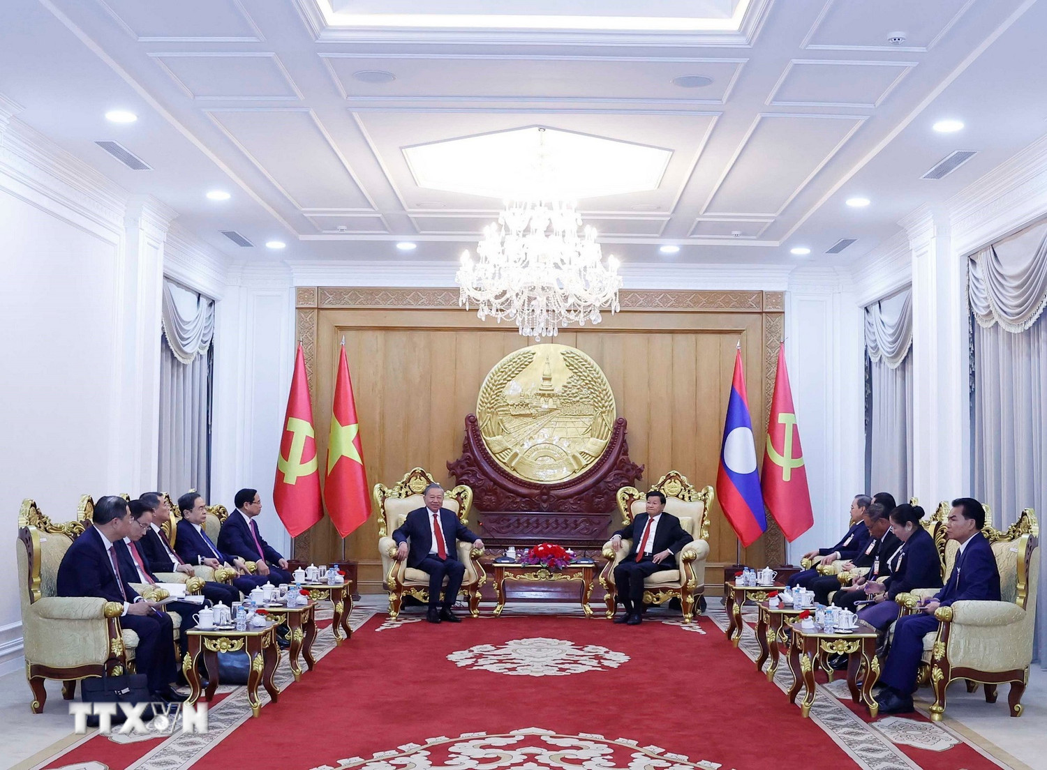 Lễ đón trọng thể Tổng Bí thư Tô Lâm tại thủ đô Vientiane của CHDCND Lào - Ảnh 2.