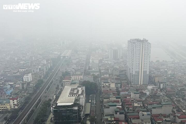 Sương mù kèm bụi mịn dày đặc, không khí Hà Nội ô nhiễm thứ 2 thế giới- Ảnh 2.