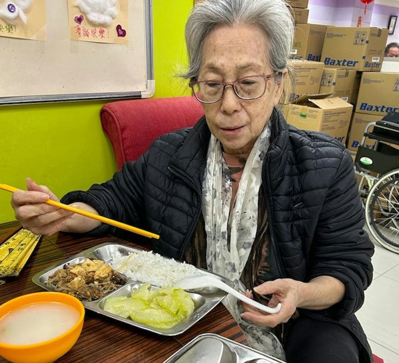 Tuổi già của nghệ sĩ Lý Phong từng 2 lần phá sản, phải ngủ ngoài công viên - Ảnh 2.