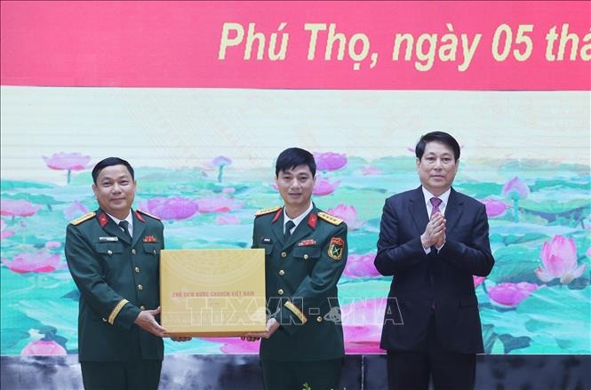 Chủ tịch nước Lương Cường thăm, chúc Tết Quân khu 2 và Sư đoàn 316 - Ảnh 3.