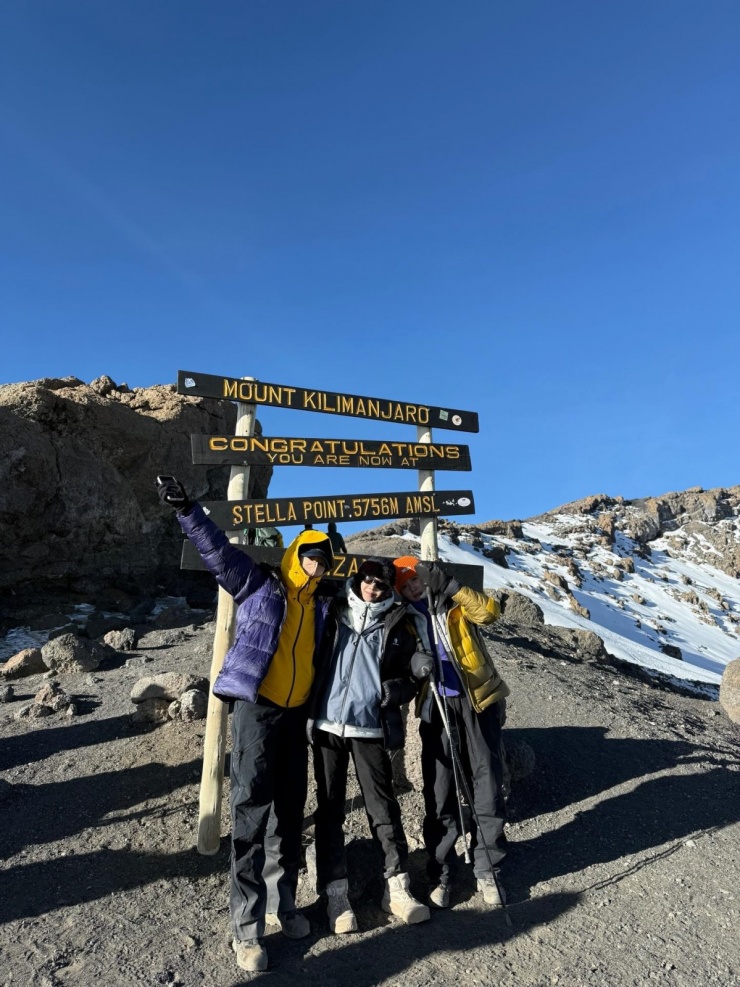 Lee Si Young chinh phục 'nóc nhà' châu Phi - 4