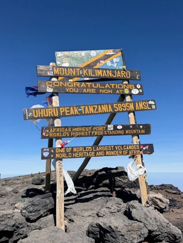 Lee Si Young chinh phục 'nóc nhà' châu Phi - 5