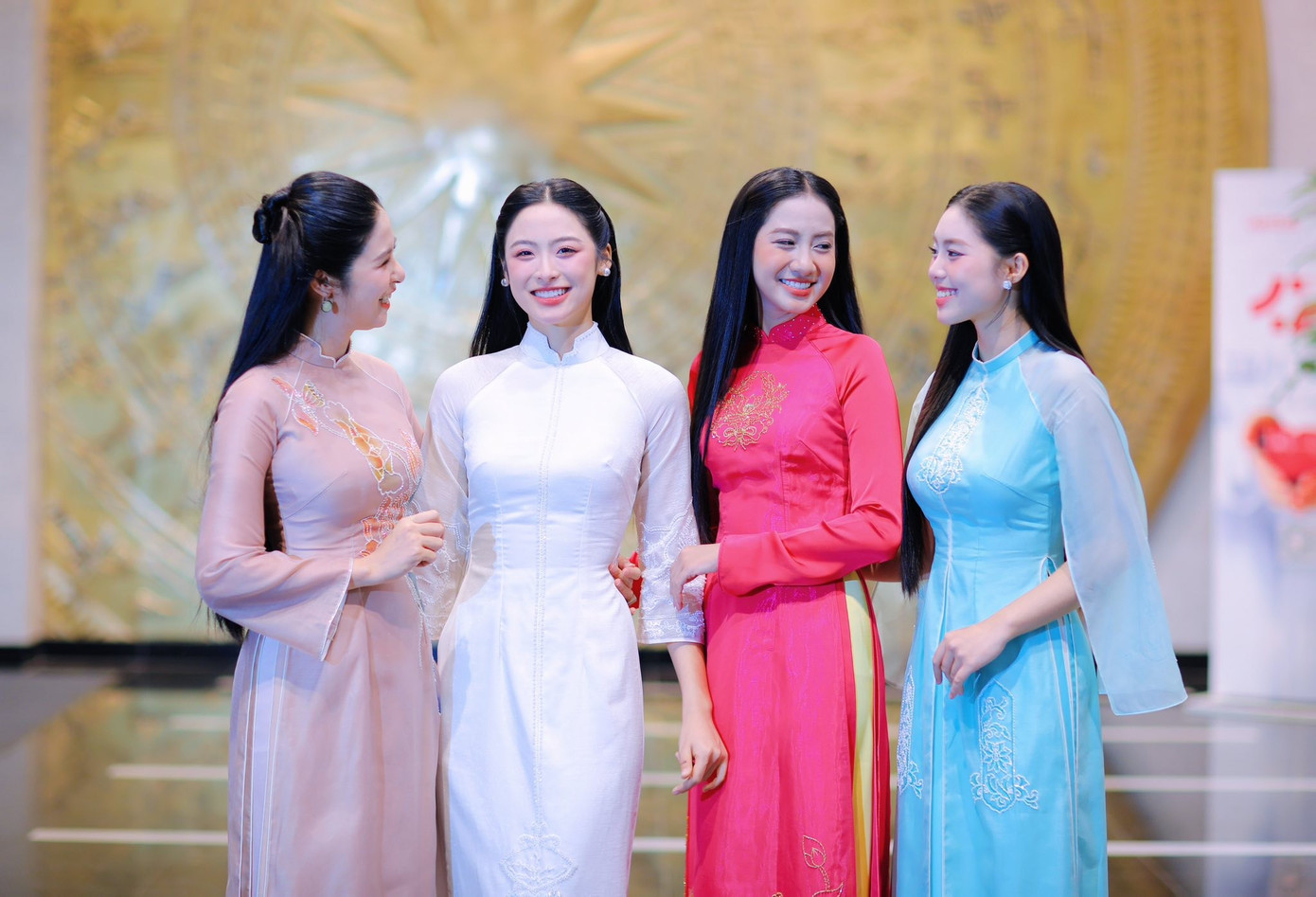 Người Việt chi gần 300 tỷ đồng mua áo dài Tết- Ảnh 6.
