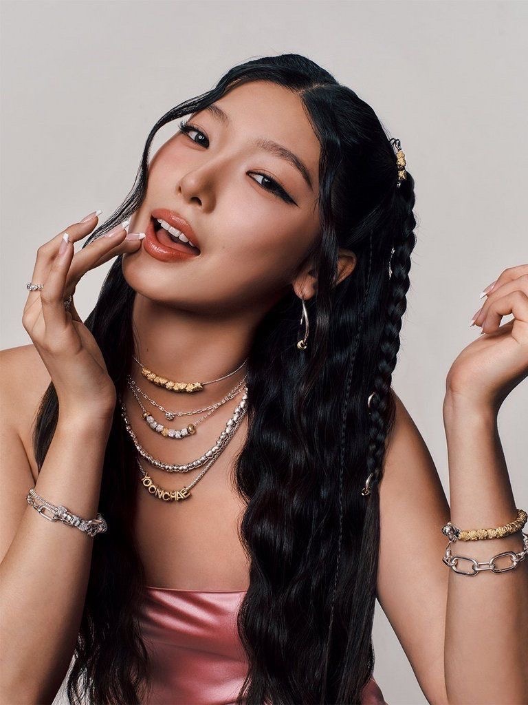 Mỹ nhân trẻ tuổi nhất Kbiz được đề đề cử tại Grammy: 7 giây xuất hiện cũng đủ viral khắp cõi mạng- Ảnh 3.