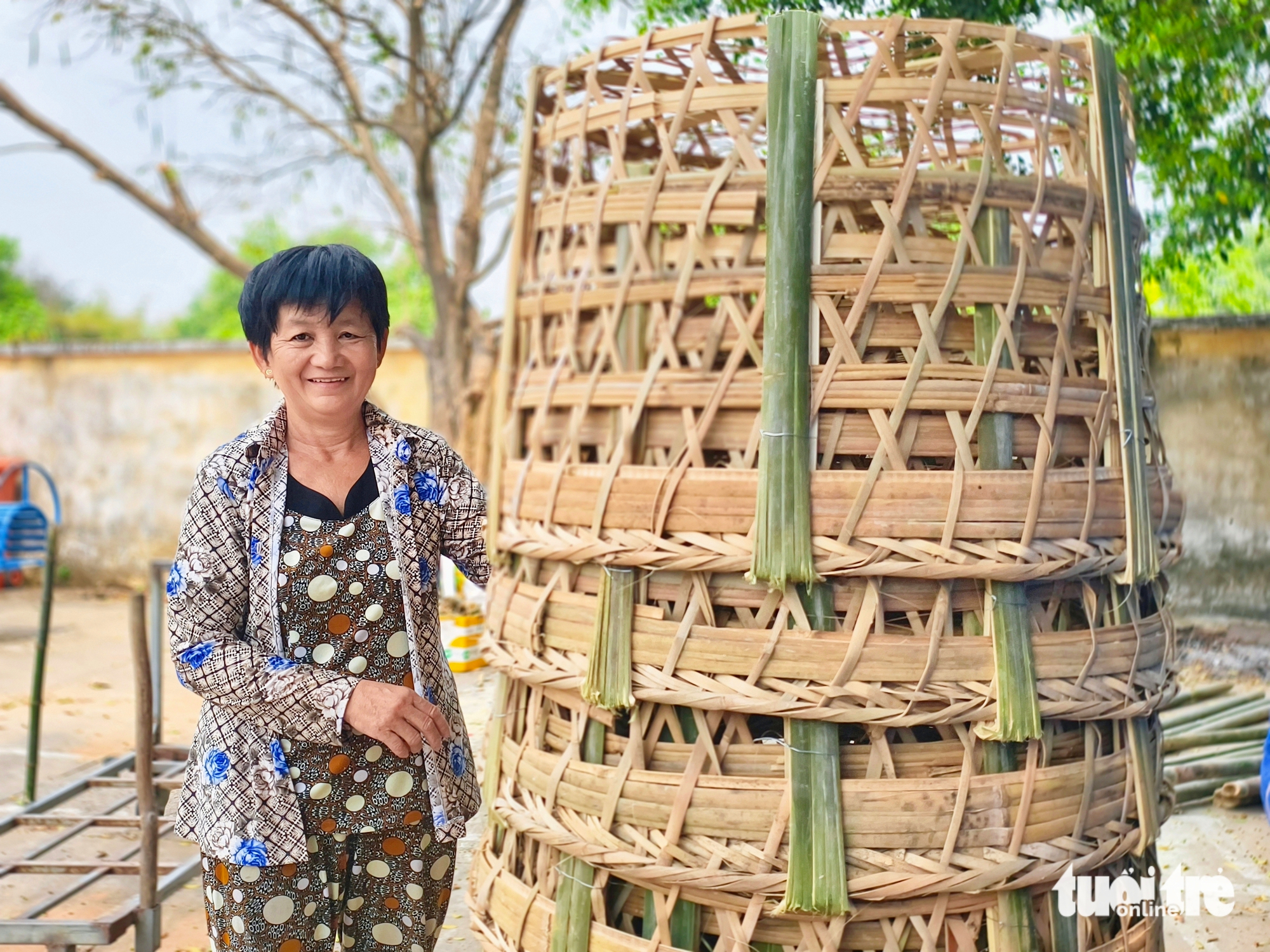 Làng nghề đan giỏ tre nứa ở Xuân Thới Sơn tất bật dịp Tết Bính Ngọ - Ảnh 7.