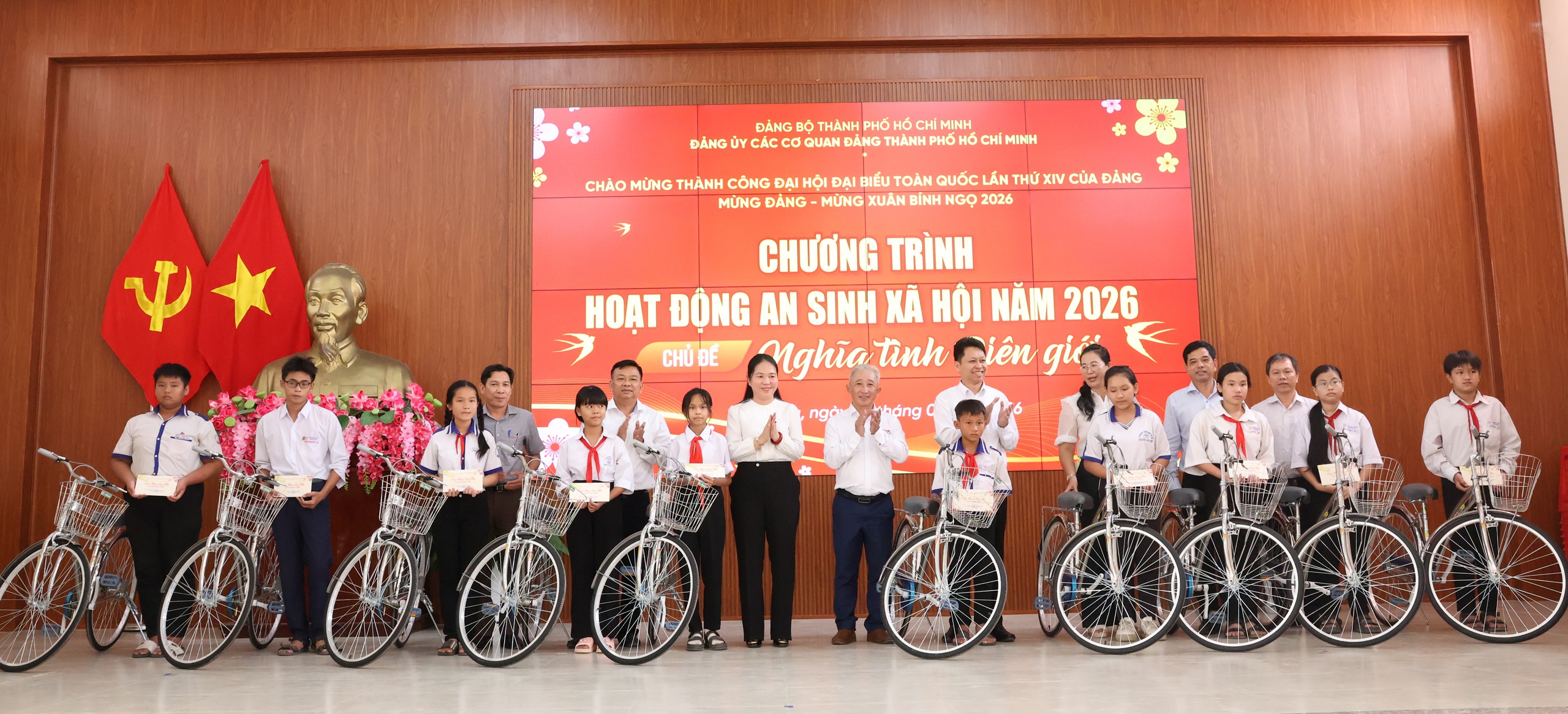 “Nghĩa tình biên giới”: TPHCM mang mùa Xuân ấm áp đến xã Tân Hồng, Đồng Tháp - Ảnh 3.