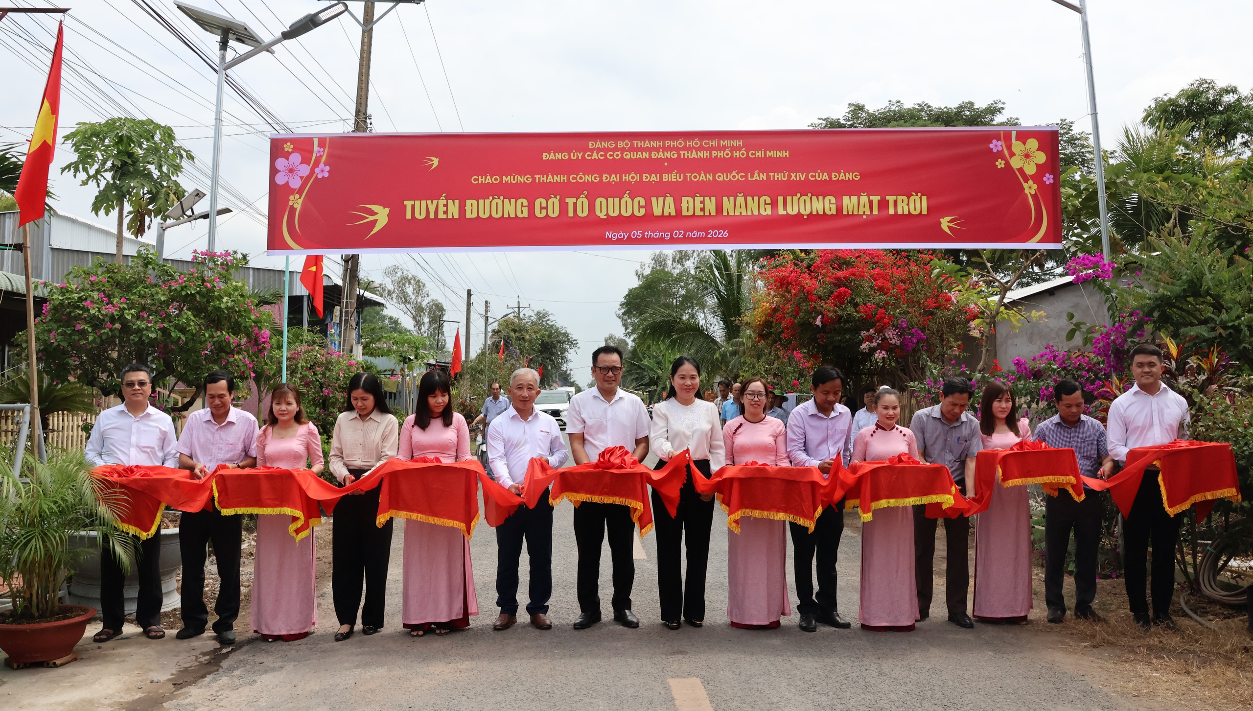 “Nghĩa tình biên giới”: TPHCM mang mùa Xuân ấm áp đến xã Tân Hồng, Đồng Tháp - Ảnh 4.