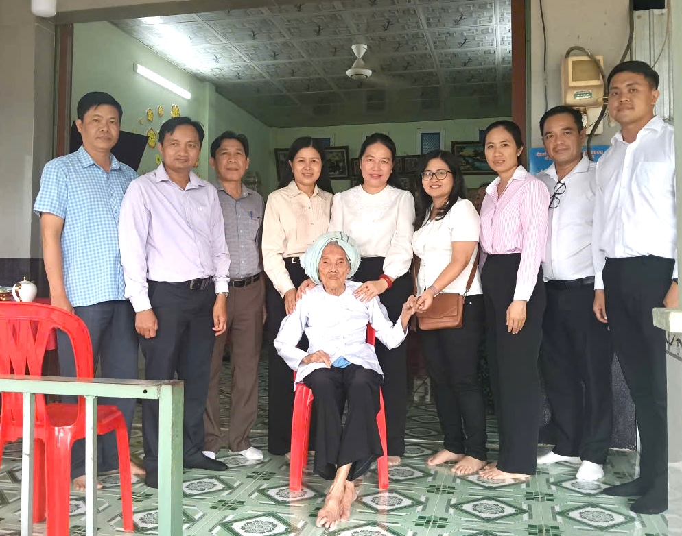 “Nghĩa tình biên giới”: TPHCM mang mùa Xuân ấm áp đến xã Tân Hồng, Đồng Tháp - Ảnh 18.