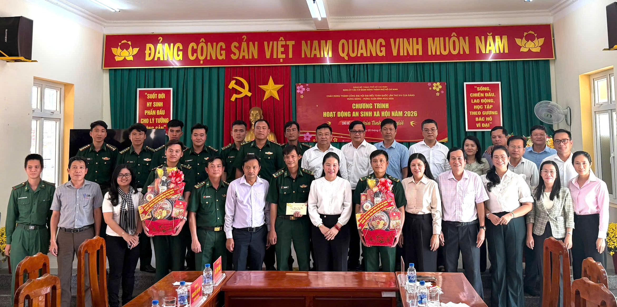 “Nghĩa tình biên giới”: TPHCM mang mùa Xuân ấm áp đến xã Tân Hồng, Đồng Tháp - Ảnh 20.
