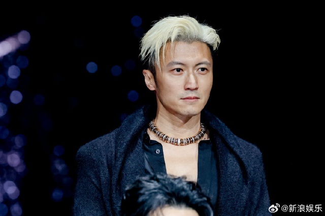 Siêu thảm đỏ hot nhất tối nay: Bạch Lộc - Na Trát trưng trổ body 