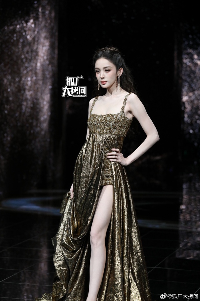 Siêu thảm đỏ hot nhất tối nay: Bạch Lộc - Na Trát trưng trổ body 