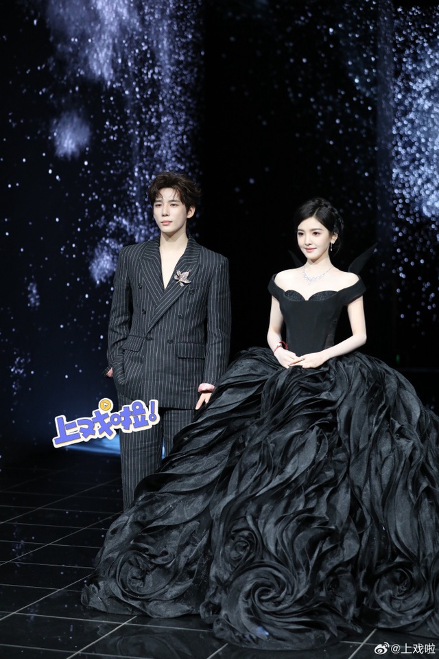 Siêu thảm đỏ hot nhất tối nay: Bạch Lộc - Na Trát trưng trổ body 