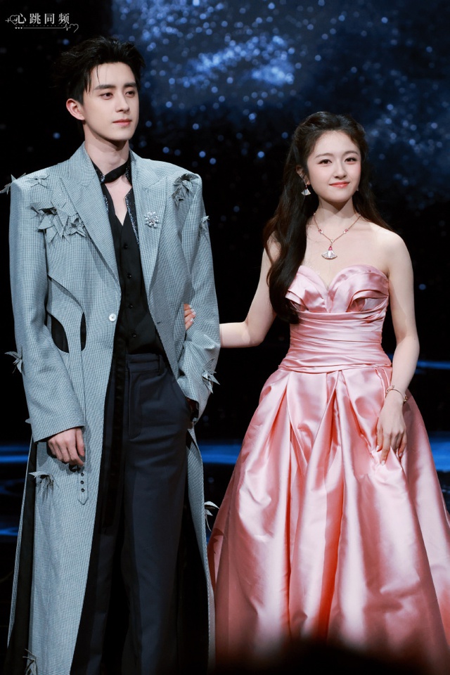 Siêu thảm đỏ hot nhất tối nay: Bạch Lộc - Na Trát trưng trổ body 