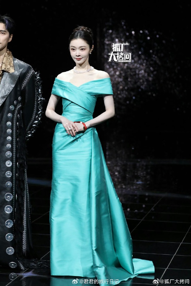 Siêu thảm đỏ hot nhất tối nay: Bạch Lộc - Na Trát trưng trổ body 