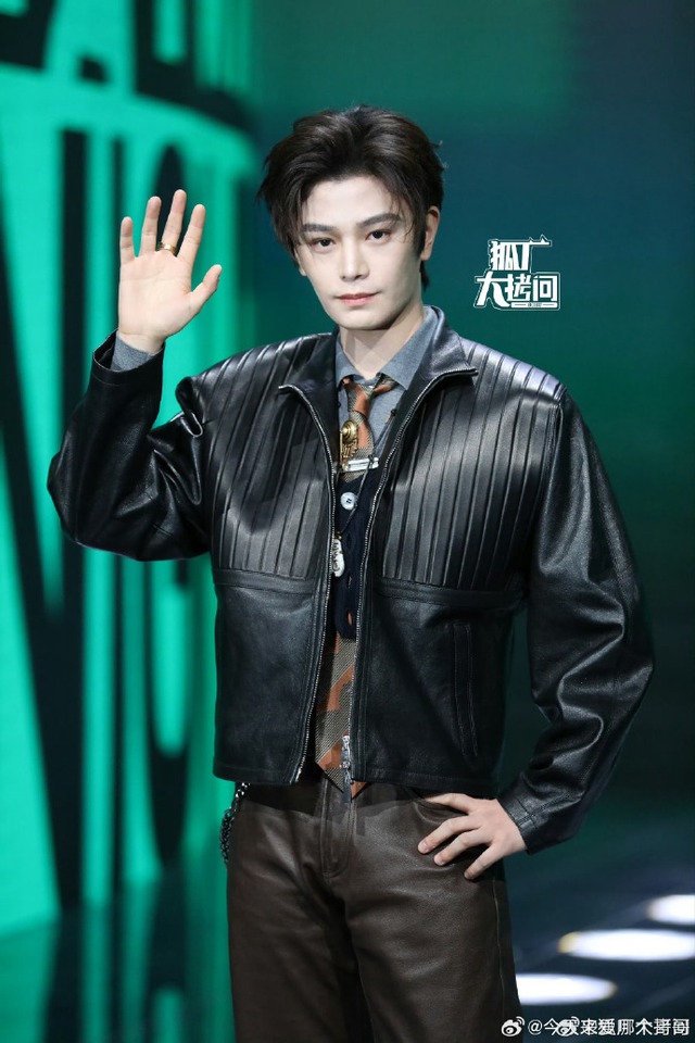 Siêu thảm đỏ hot nhất tối nay: Bạch Lộc - Na Trát trưng trổ body 