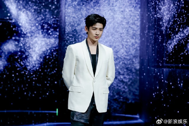 Siêu thảm đỏ hot nhất tối nay: Bạch Lộc - Na Trát trưng trổ body 