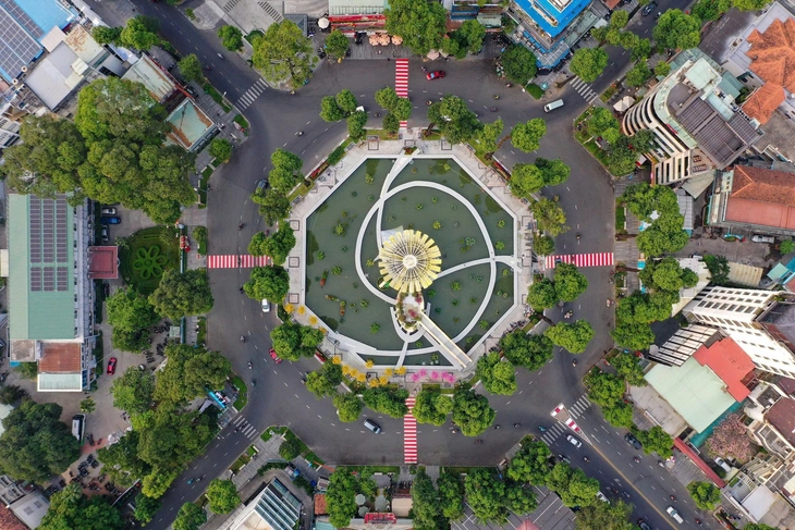 1770297548 827 Cung nhin lai hanh trinh khoac ao moi cua cho